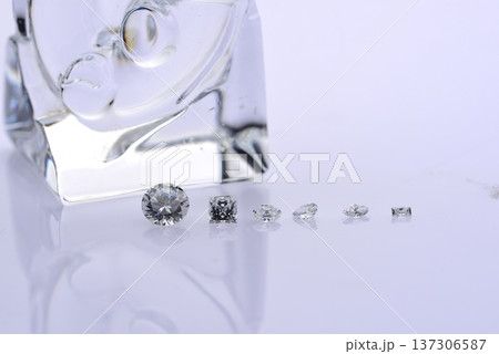 Decorative piece Diamonds in Studio 137306587