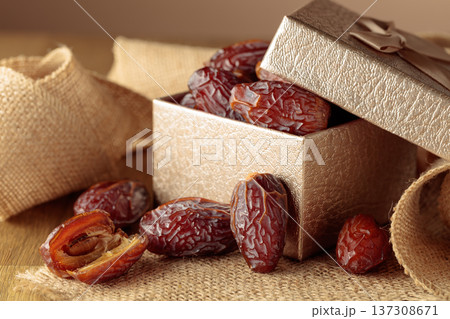 Dates fruits in gift box. 137308671