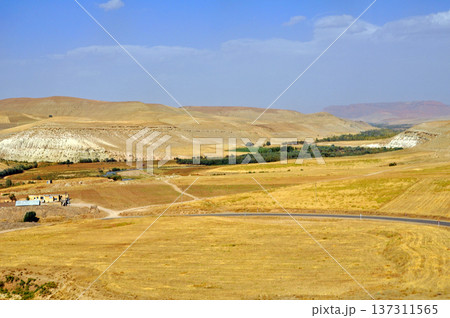 イラン北西部、西アゼルバイジャン州　クルド人地域　 137311565