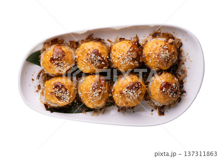 Top-down view of eight baked sushi rolls with creamy orange topping Top-down view of eight baked sushi rolls with creamy orange topping 137311863