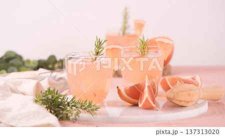 Grapefruit juice with rosemary 137313020