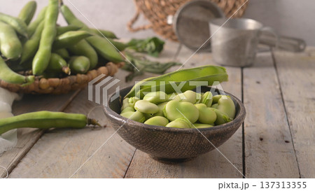 Fresh and raw green broad beans Fresh and raw green broad beans 137313355