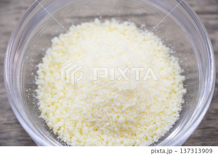 粉チーズ 137313909