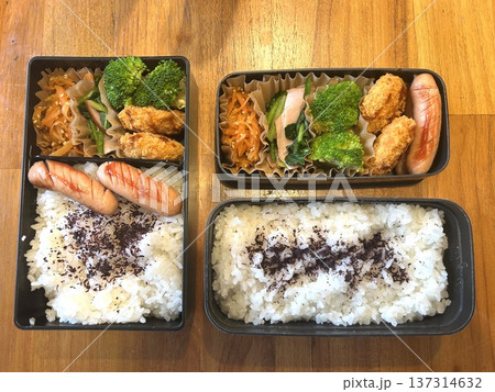 節約生活をイメージした手作り弁当の俯瞰写真|家計応援・物価高対策 節約生活をイメージした手作り弁当の俯瞰写真|家計応援・物価高対策 137314632