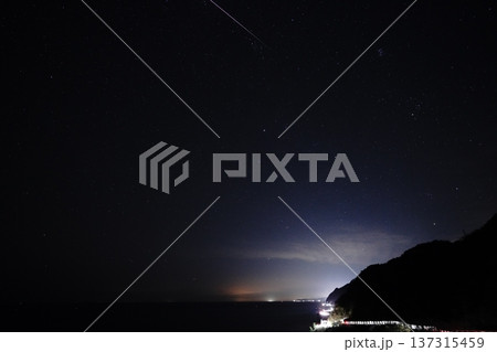 海岸線と流星 海岸線と流星 137315459
