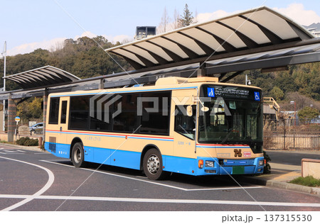 西宮名塩駅前の阪急バス 137315530