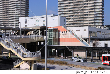 高槻駅の南口とバス乗り場 137315748