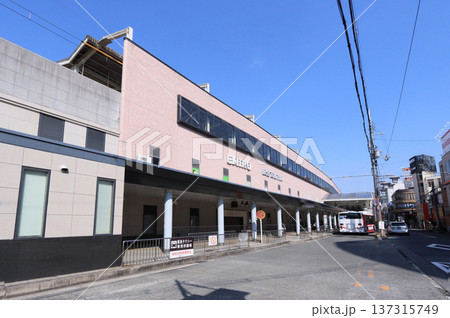 阪急　高槻市駅と京阪バスの乗り場 137315749