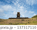 アフ・アトゥレ・フキ、アナケナ・ビーチの丘に立つモアイ像、イースター島2025年11月 137317110