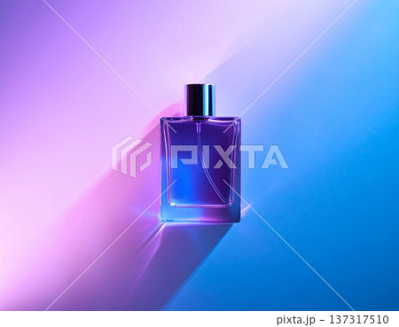 香水ボトルのプロダクトイメージ カラフル背景 137317510
