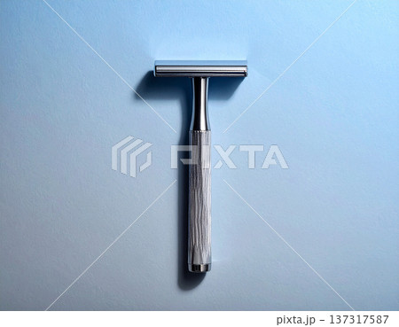 T字カミソリのクローズアップ シェービングツール 137317587