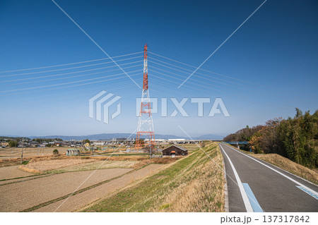 春の田園風景 京奈和自転車道 京都府京田辺市 春の田園風景 京奈和自転車道 京都府京田辺市 137317842
