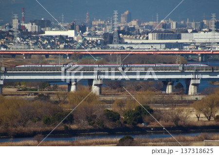 戸田橋を渡る東北新幹線E6系(単独7両編成:こまち号) 戸田橋を渡る東北新幹線E6系(単独7両編成:こまち号) 137318625