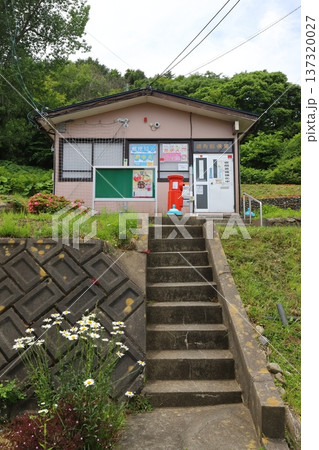 岩手　普代　丸ポストのある風景（堀内郵便局） 137320027