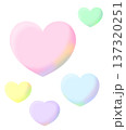 シャボン玉風のパステルカラーのハート 137320251