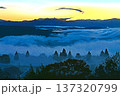 雲海・ドラマチックな輝きの世界 137320799