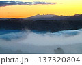 雲海・ドラマチックな輝きの世界 137320804