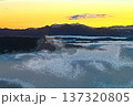 雲海・ドラマチックな輝きの世界 137320805