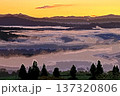 雲海・ドラマチックな輝きの世界 137320806