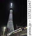 スカイツリーと東武電車の見える風景 137321047