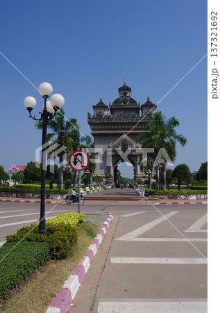 パトゥーサイ 137321692