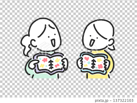 シール帳を使ってシール交換をする2人の女性　見せ合う　シル活 137322103