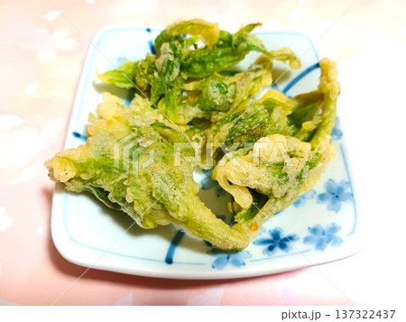 春の味覚　ふきのとうの天ぷら 137322437