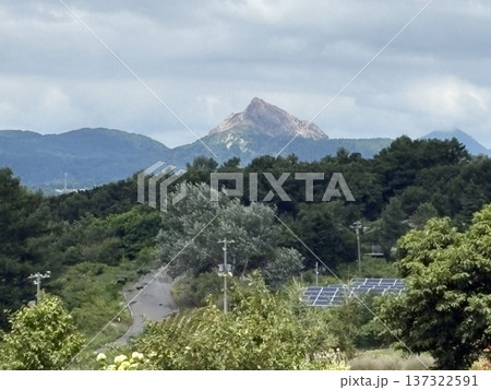 山のある風景 137322591