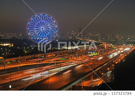 観覧車の夜景 137323784