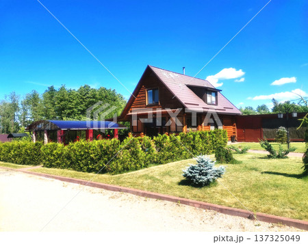 Wooden country house with private grounds. 137325049