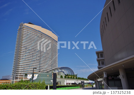 PayPayドームとヒルトン福岡シーホーク 137325238