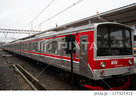 日本の中古車両が活躍するインドネシアの通勤電車/ジャカルターボゴール間を走るKAI Commuter 日本の中古車両が活躍するインドネシアの通勤電車/ジャカルターボゴール間を走るKAI Commuter 137325419