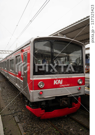 日本の中古車両が活躍するインドネシアの通勤電車/ジャカルターボゴール間を走るKAI Commuter 日本の中古車両が活躍するインドネシアの通勤電車/ジャカルターボゴール間を走るKAI Commuter 137325423