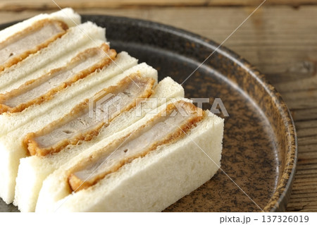 ヒレカツサンド 137326019