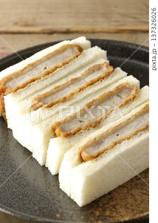 ヒレカツサンド 137326026