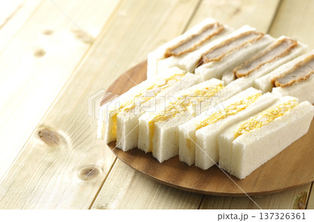 ヒレカツサンドとたまごサンド ヒレカツサンドとたまごサンド 137326361