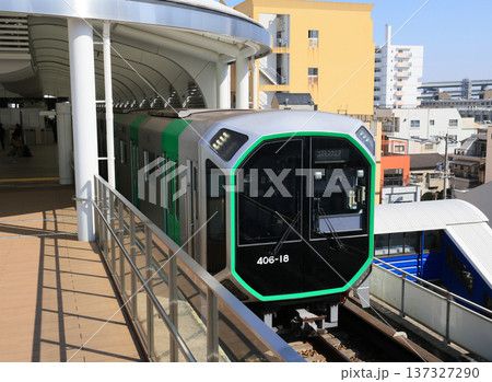 大阪メトロ 大阪港駅を発車する400系電車 大阪メトロ 大阪港駅を発車する400系電車 137327290