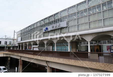 片町線　住道駅の駅舎 137327399