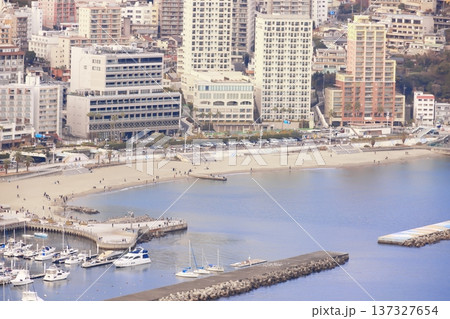 熱海城から見た熱海市街 137327654