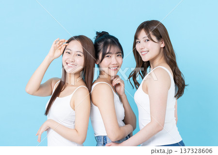 若い女性のスキンケア 若い女性のスキンケア 137328606