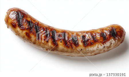 白背景に置かれた美味しそうな焼き色のついた一本のグリルソーセージ 白背景に置かれた美味しそうな焼き色のついた一本のグリルソーセージ 137330191