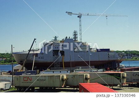 ハリファックスのウォーターフロント沿いの港湾風景 ハリファックスのウォーターフロント沿いの港湾風景 137330346