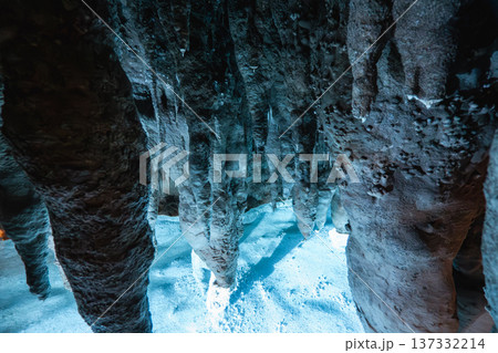 鍾乳石 石筍 洞窟 137332214