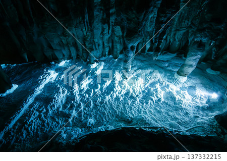 鍾乳石 石筍 洞窟 137332215