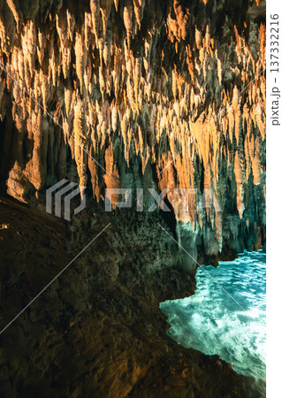 鍾乳石 石筍 洞窟 137332216
