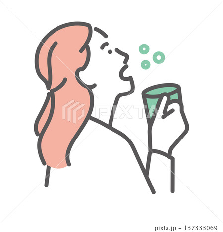 シンプル イラスト 花粉症対策でうがいをする日本人女性のイメージ ベクターイラスト シンプル イラスト 花粉症対策でうがいをする日本人女性のイメージ ベクターイラスト 137333069
