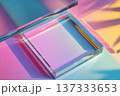 透明なアクリルとプリズム光の幾何学背景　パステルカラーの抽象素材 137333653