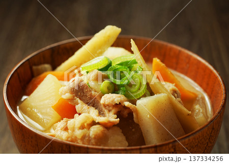 熱々の豚汁 137334256