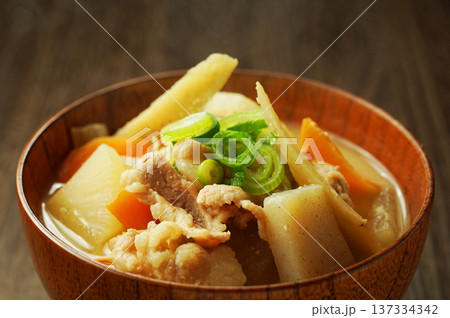 熱々の豚汁 137334342
