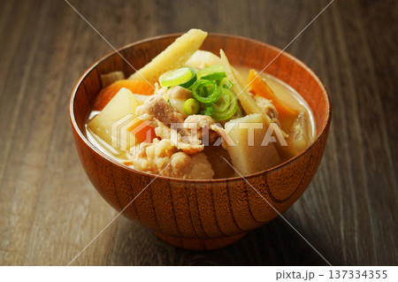 熱々の豚汁 熱々の豚汁 137334355